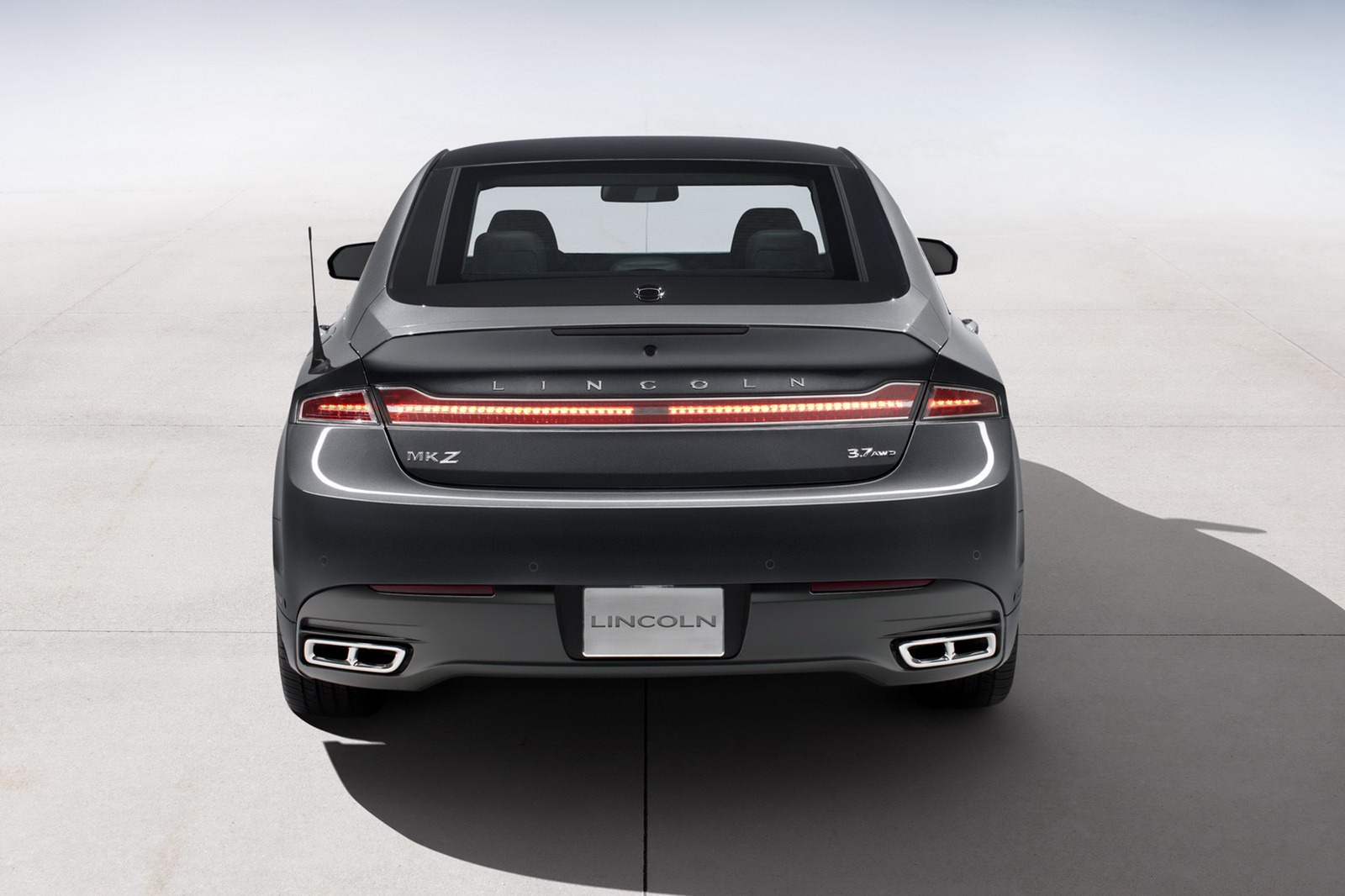 13LincolnMKZ_18_HR%5B2%5D.jpg