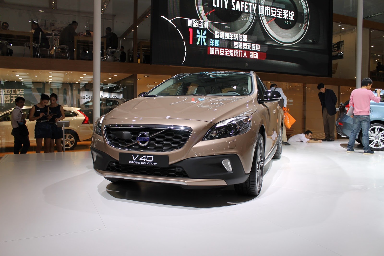 [Volvo-V40-29%255B2%255D.jpg]