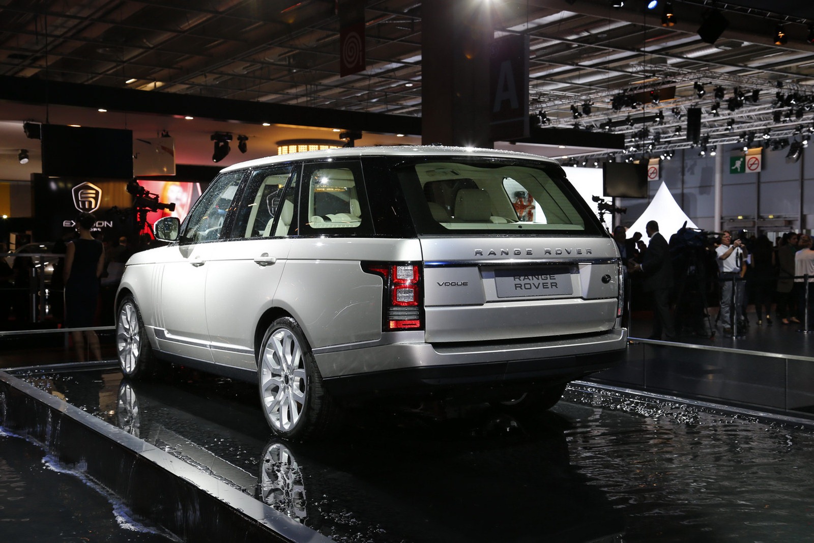 [Land-Rover-Paris-Motor-Show-24%255B4%255D.jpg]