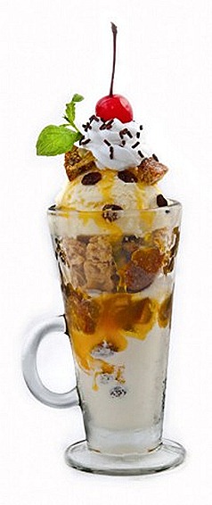 Swensens Ice cream sundae christmas Pa-rum-pam-pum Raisin Classic Rum and Raisin ice cream  fruitcake butterscotch sauce