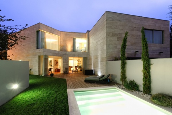 Casa-L02CR-de-ARQX-Architects