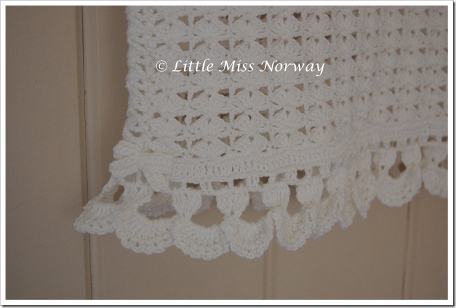 WHITE CROCHET CAMI3