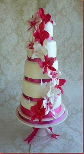 pink wedding cakes with fountains