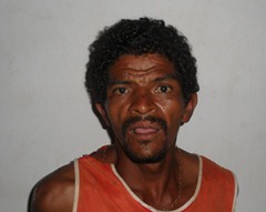 REINALDO SILVA LIMA (CAXIADO) vendedor de objetos roubado-28-07-12 v.ildemar - Cópia