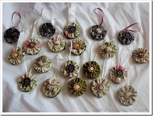 Fabric yo-yo ornaments with buttons