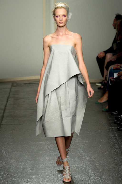 [donna-karan-rtw-ss2013-runway-02_172104573469%255B4%255D.jpg]