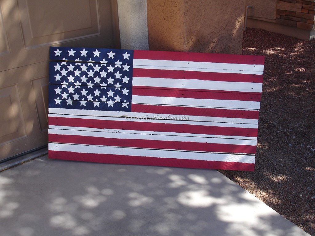 [Pallet-Wood-American-Flag154.jpg]