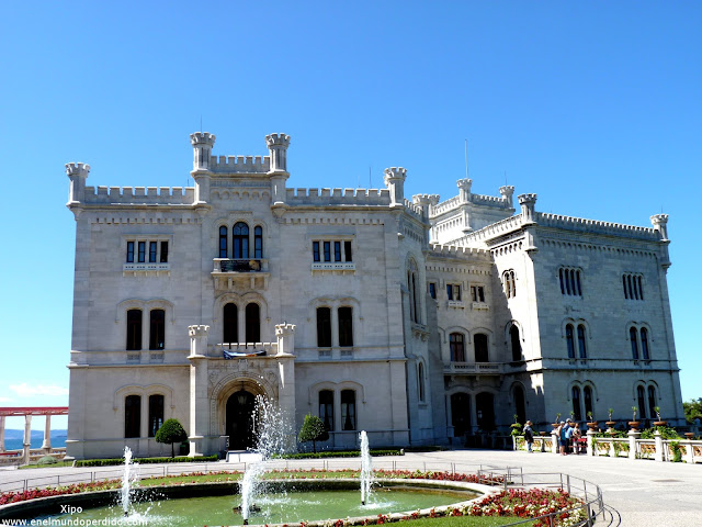 Castillo-de-Miramare-en-Trieste.JPG
