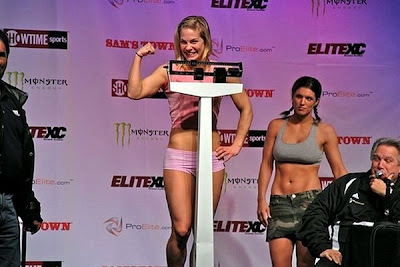 female-thai-boxer