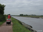 Jurgen en Joris langs het riviertje de Orne