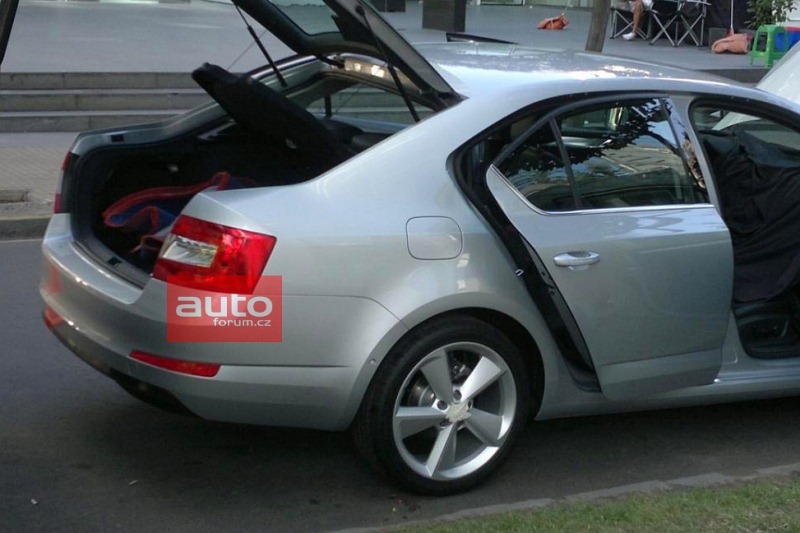 [2013-Skoda-Octavia-11%255B2%255D.jpg]