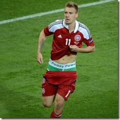 Bendtner publicidad durante partido