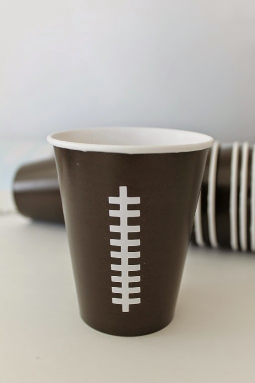 [make-your-own-football-cups3.jpg]
