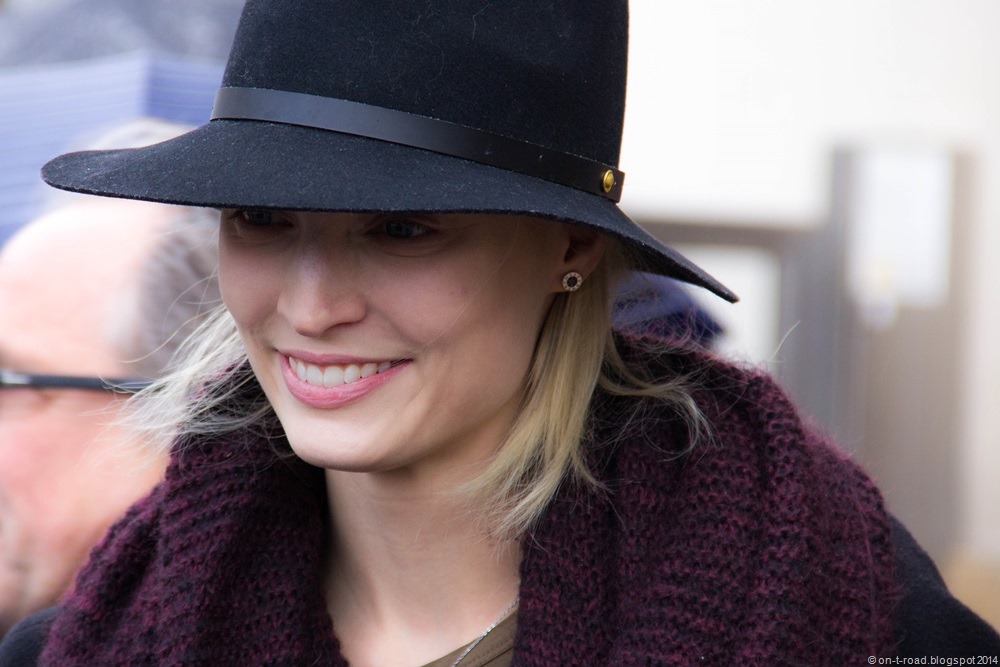 [meeep2-6186kl8.jpg]