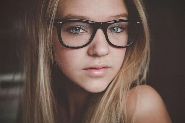 [women-glasses-4eyes-37%255B3%255D.jpg]