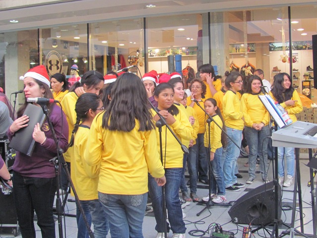[CORO%2520UNAP%252CCORO%2520VOCES%2520BLANCAS%2520Y%2520CORO%2520JUVENIL%2520%25289%2529%255B2%255D.jpg]