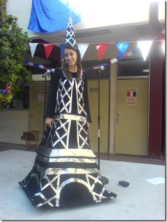 torre-eiffel-costume1 torre-eiffel-costume1