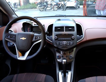 [2012-Chevrolet-Sonic-dashboard%255B2%255D.jpg]