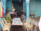 Jugando a las Damas en la Medina de Larache - 1.JPG