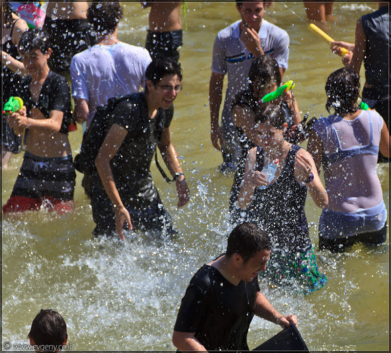 il/Настоящее мочилово в центре Тель Авива (20110701 ta water war 032 6750)