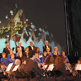 Coral Ntra. Sra. del Rosario y U.M. La Aurora interpretando el Himno de Albatera
