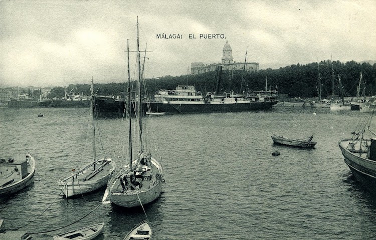 El BARCELO en el puerto de Málaga, con los antiguos colores de Trasmediterránea. Postal.JPG