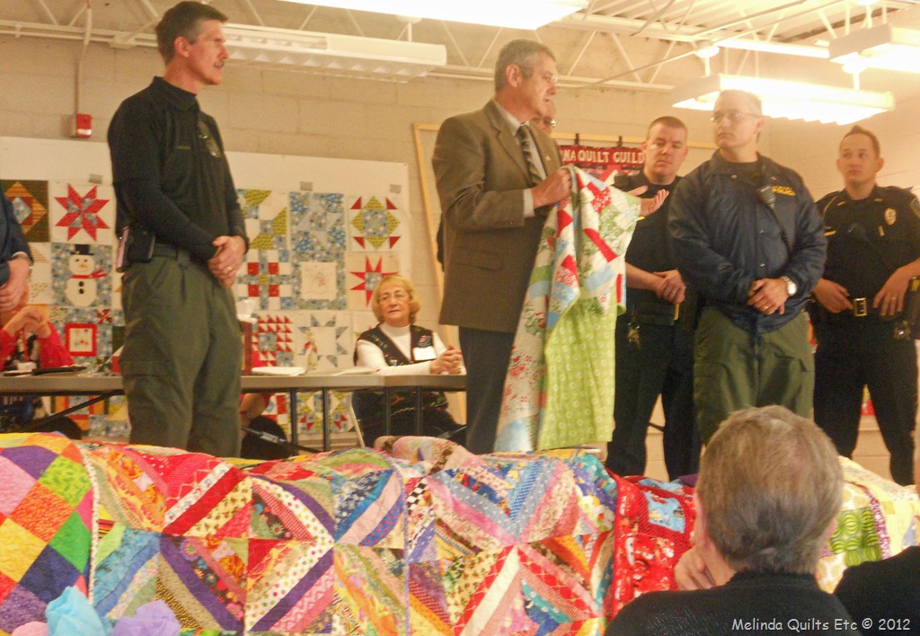 [1212%2520Police%2520Chief%2520and%2520Quilt%255B3%255D.jpg]