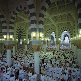 muslim_praying_madina_al_munawara.jpg