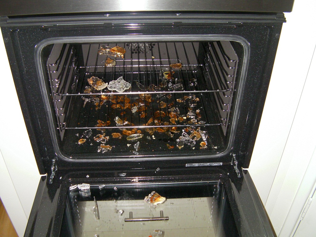 [2011%252006%252024_Oven%2520with%2520dish%2520smashed_0002%255B8%255D.jpg]