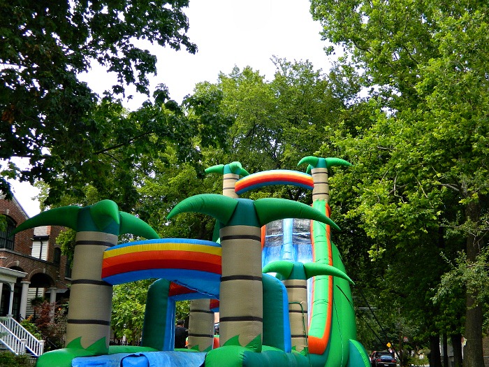 [chicago_block_party_water_slide_inflatable%255B4%255D.jpg]