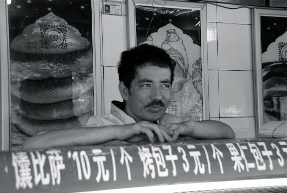 Urumqi - vendeur de nang à moustache