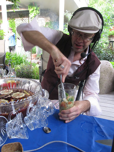 Muddling fruit releases the oils from the skin, and all the juice from the pulp, making a more flavorful cocktail. Muddling fruit releases the oils from the skin, and all the juice from the pulp, making a more flavorful cocktail.