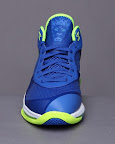 nike air max lebron 8 v2 low blue citron sprite 11 09 Obey Your Thirst! Nike LeBron 8 V2 Low Sprite is Hitting Retail
