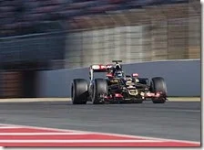 Romain Grosjean con la Lotus nei test di Barcellona