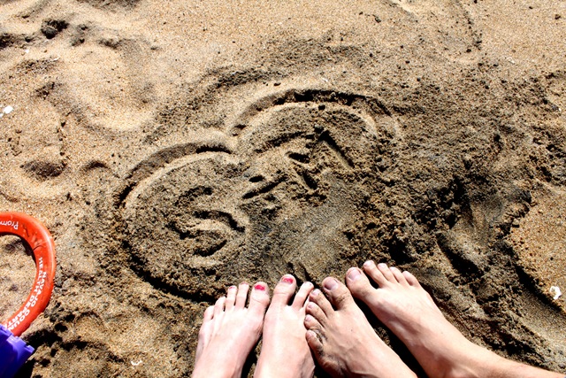 [beach%2520-%2520heart%25206-18-2011%25205-14-32%2520PM%255B3%255D.jpg]