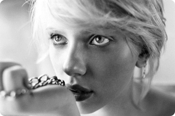 Scarlett Johansson is Psychózik Anthony Hopkins és Helen Mirren oldalán