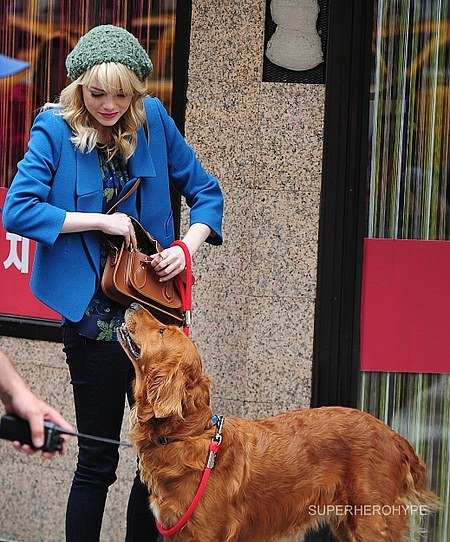 Gwen Stacy Goes on a Dog Walk in The Amazing Spider-Man 2 Set Photos 07 Gwen Stacy Goes on a Dog Walk in The Amazing Spider-Man 2 Set Photos 07