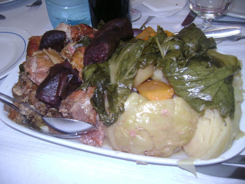 [cozido-feito-nas-furnas3.jpg]