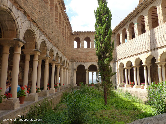 claustro-colegiata-santa-maria-la-mayor-alquezar-huesca.JPG