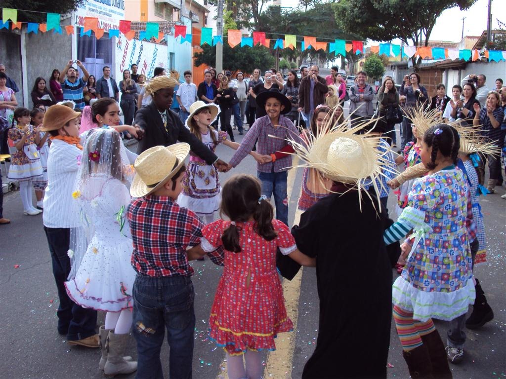 [festa-junina-padre-julio-maria-2011%2520%252870%2529%255B4%255D.jpg]