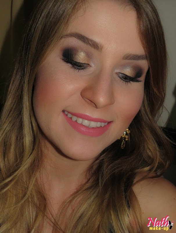 IMG_3526c logo maquiagem dourada usando a naked 2