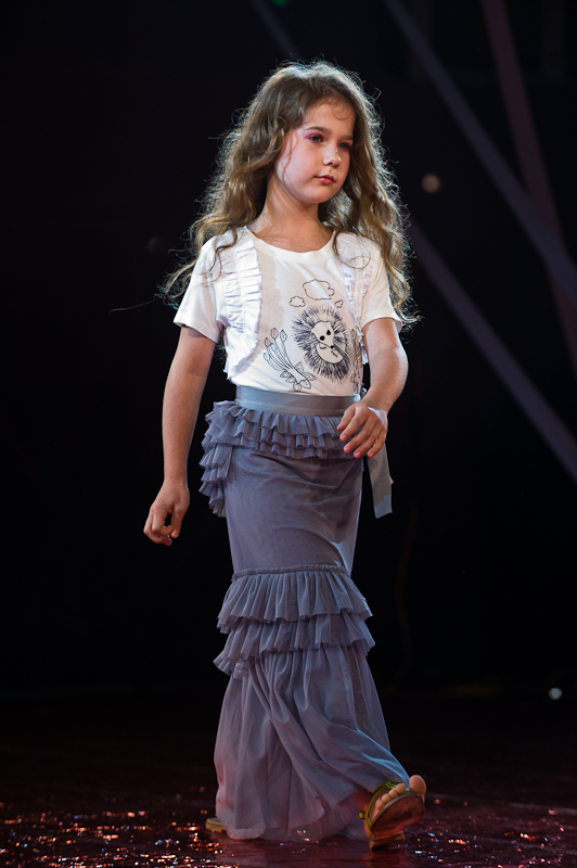 Лариса ЛОБАНОВА (показ дитячої колекції), HOLIDAY FASHION WEEK 2011 Фото Сергея Черникова