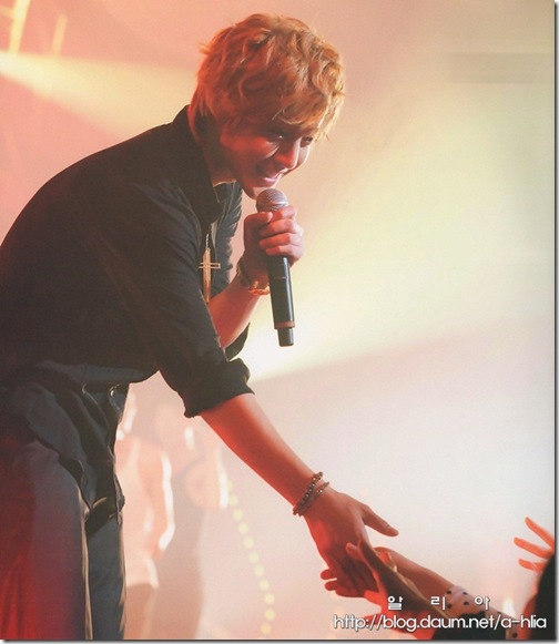 [Magazine]First_Tour_2011_in_Japan_(42)_2