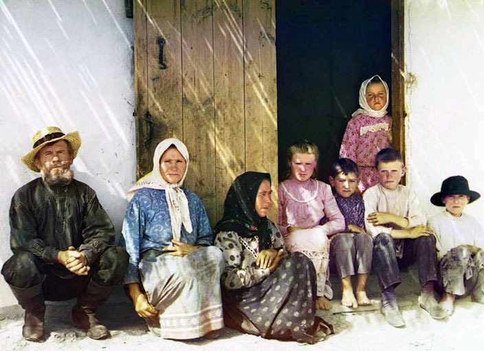 [A-Settlers-Family-ca.-1907-19155.jpg]