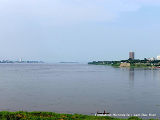 Les capitales les plus rapprochées du monde, séparées par le fleuve Congo: Brazzaville à gauche, Kinshasa à droite. 2010