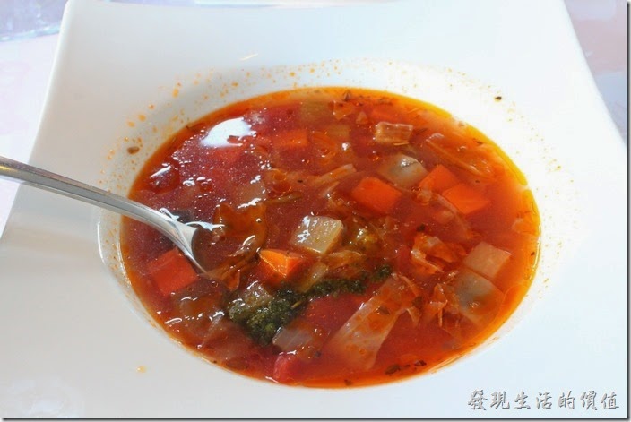 台南-瑪莉洋房(Marie's House)。番茄蔬菜濃湯，以多種蔬菜為底，適宜的番茄果酸，加上紅白蘿蔔、茄子等，讓人味覺大開。