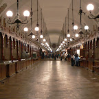 Cloth Hall at night when the shops are all closed - Krakow.jpg Cloth Hall at night when the shops are all closed - Krakow.jpg