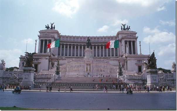 Positive-Inside-Rom-Vittorio-Emanuelle-II-1-750 Positive-Inside-Rom-Vittorio-Emanuelle-II-1-750