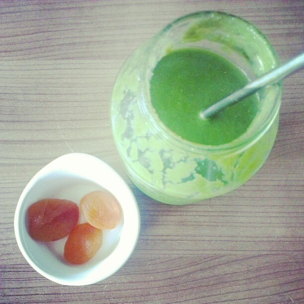 [3%2520Smoothie%2520mit%2520getrockneten%2520Aprikosen%255B3%255D.jpg]