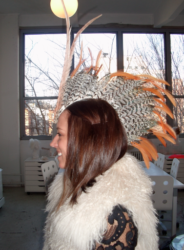 Look at Melissa rocking a feather 